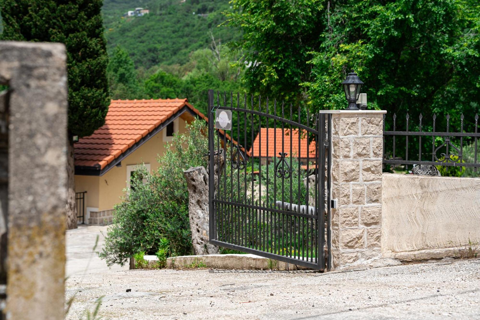 Sunset & Sunrise Villas In Stanisici-Two Villas With Common Pool Budva Dış mekan fotoğraf
